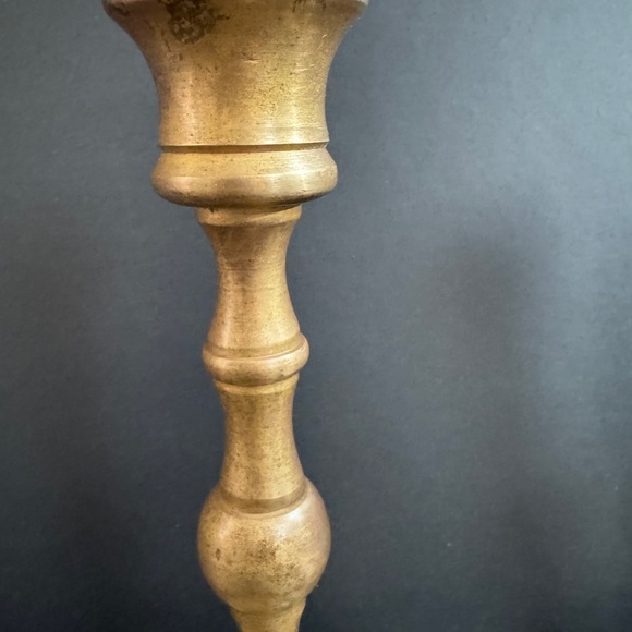 Vintage Pair Traditional Colonial Brass Candlesticks Candle Holders 6 in. Tall - Picture 2 of 6